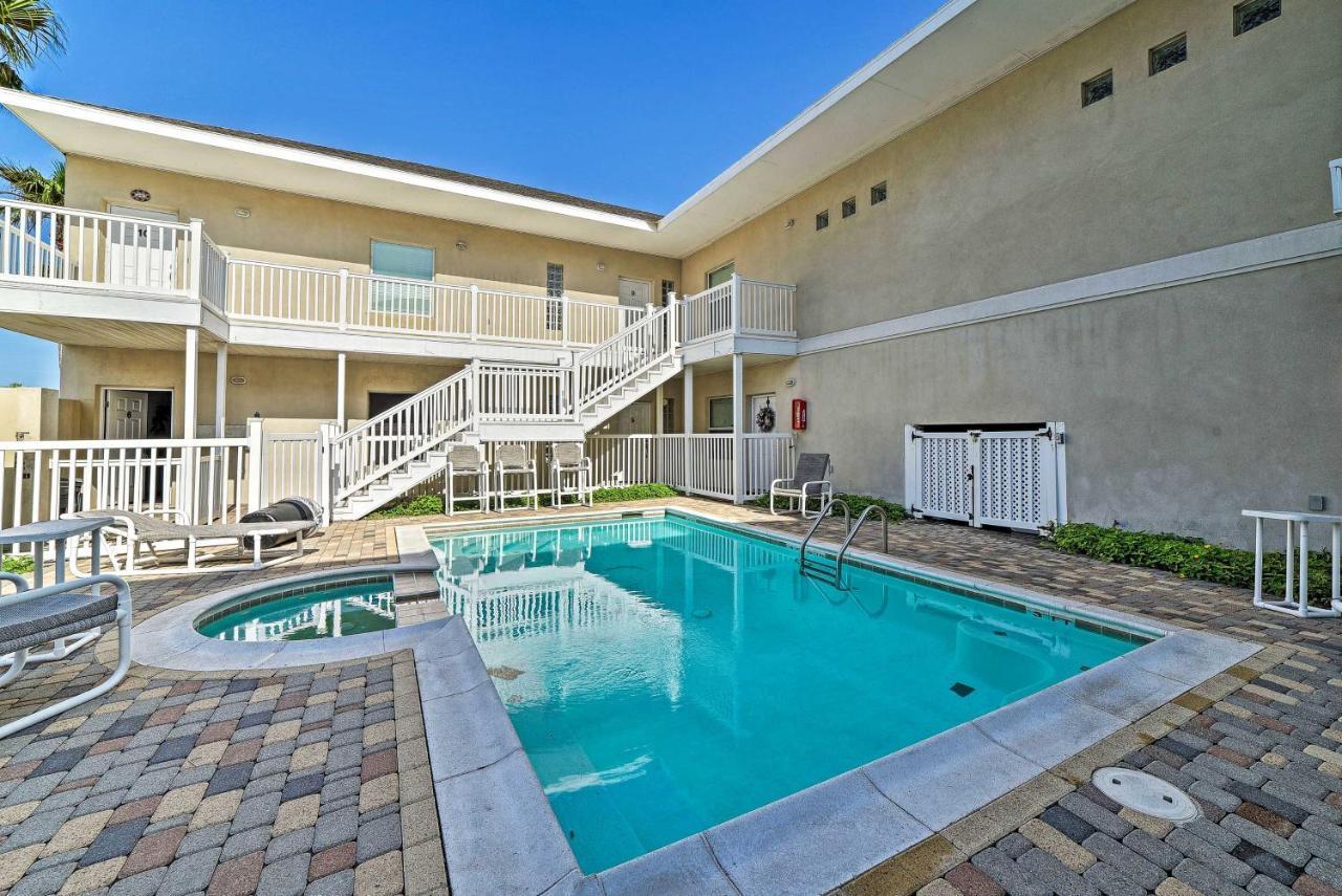 Modern Island Condo With Pool Steps To The Beach! South Padre Island Exteriör bild